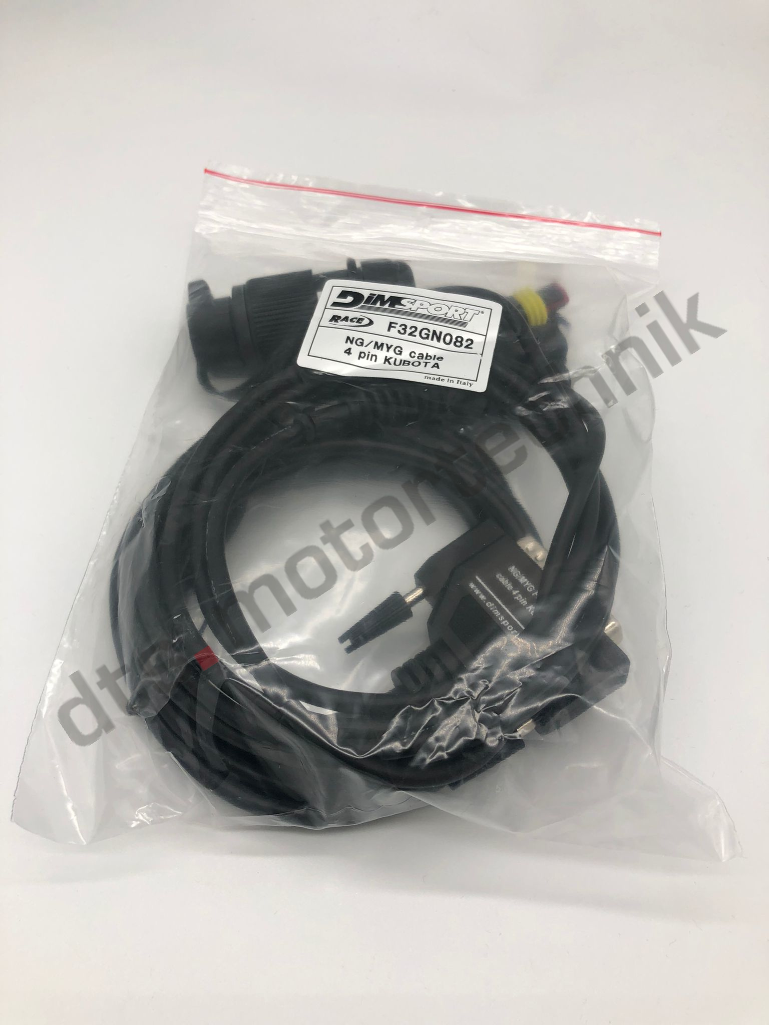 Kubota 4 PIN Diagnostic Connector + 3 PIN plug power supply F32GN081